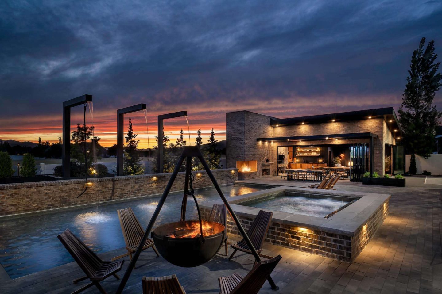 Decadent Lounge - Elegant pool design